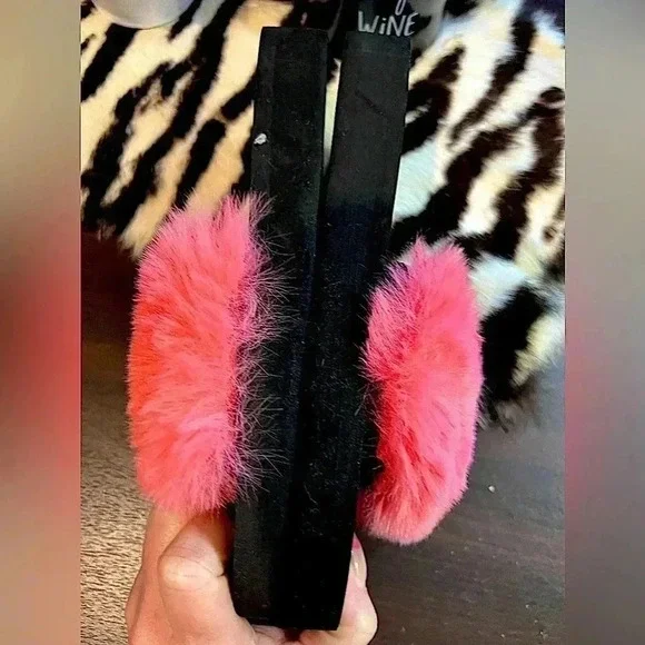 🤑 Cute Fuzzy Flip Flop Slippers - Brand New - Picture 6 of 11